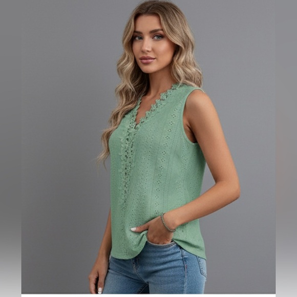 Swiss Dot Guipure Lace Tank Top - Picture 4 of 8